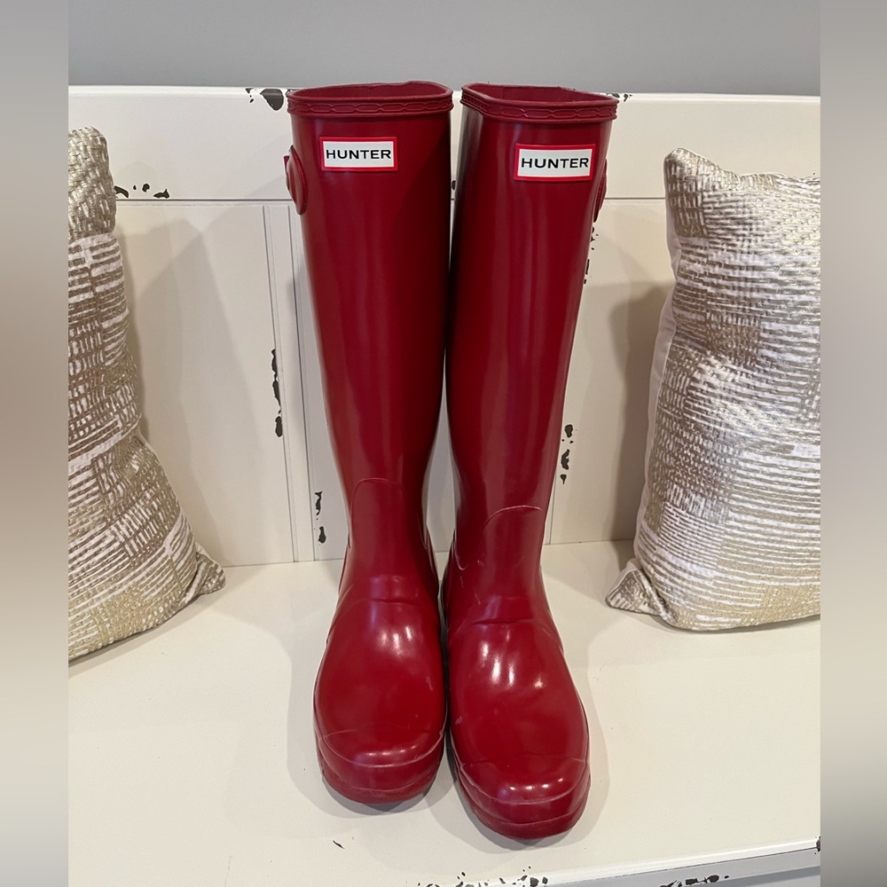 Hunter Tall Gloss Rain Boots - Size 7